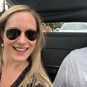 Meet your Posher, Alicia